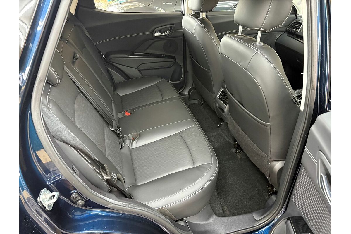 2025 Mahindra XUV 3XO AX7L