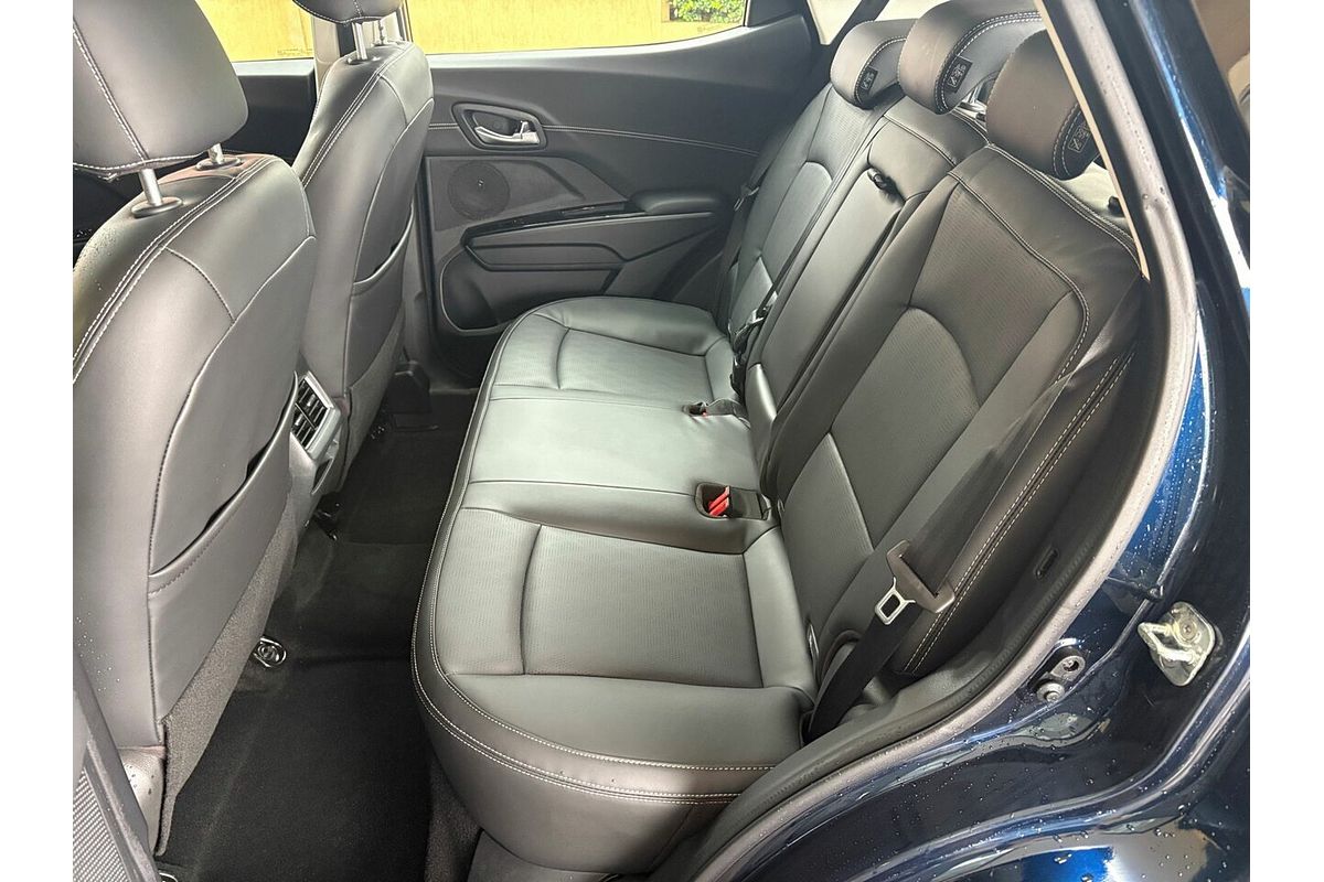 2025 Mahindra XUV 3XO AX7L