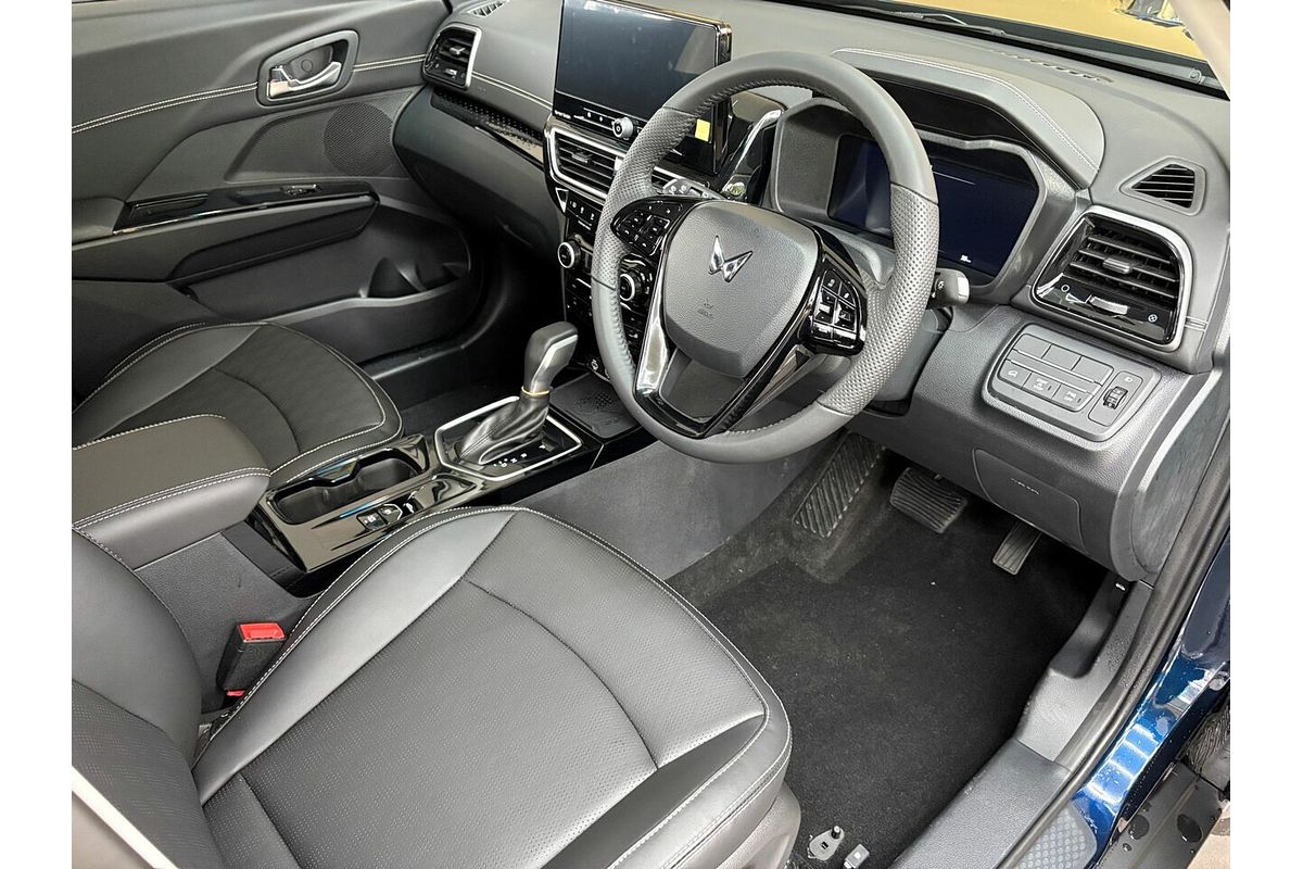 2025 Mahindra XUV 3XO AX7L