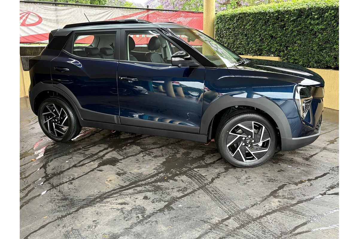 2025 Mahindra XUV 3XO AX7L