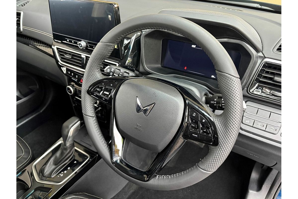 2025 Mahindra XUV 3XO AX7L