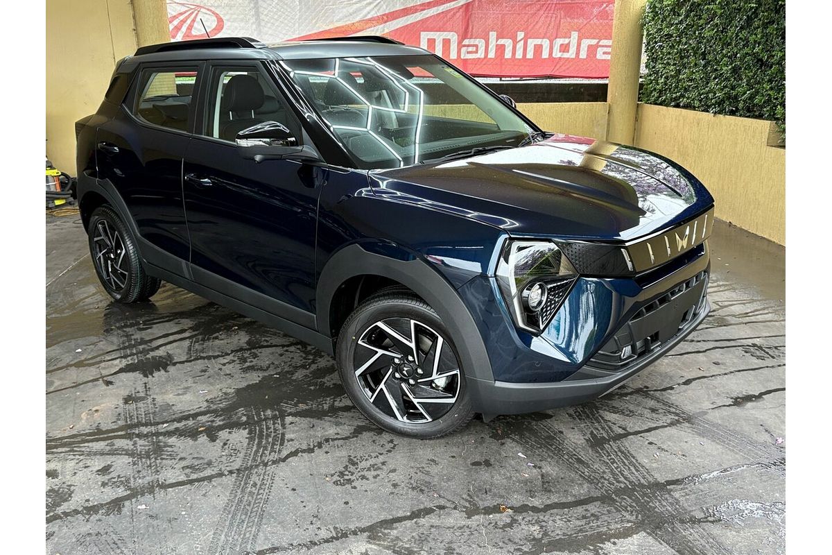 2025 Mahindra XUV 3XO AX7L