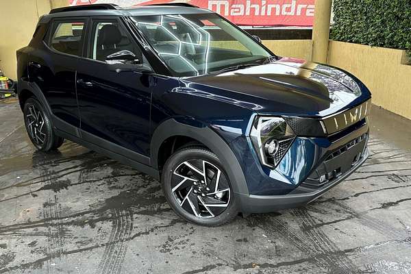 2025 Mahindra XUV 3XO AX7L