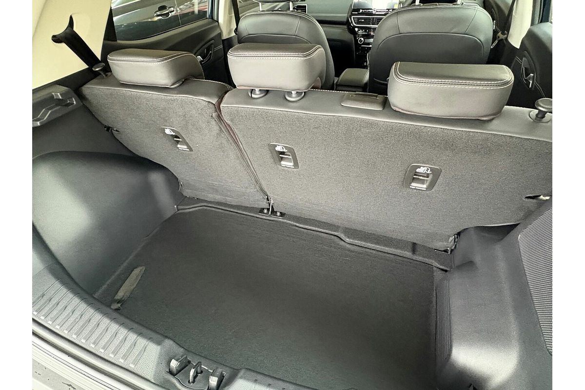 2025 Mahindra XUV 3XO AX7L