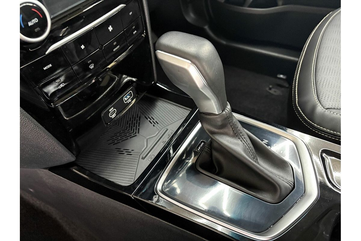 2025 Mahindra XUV 3XO AX7L