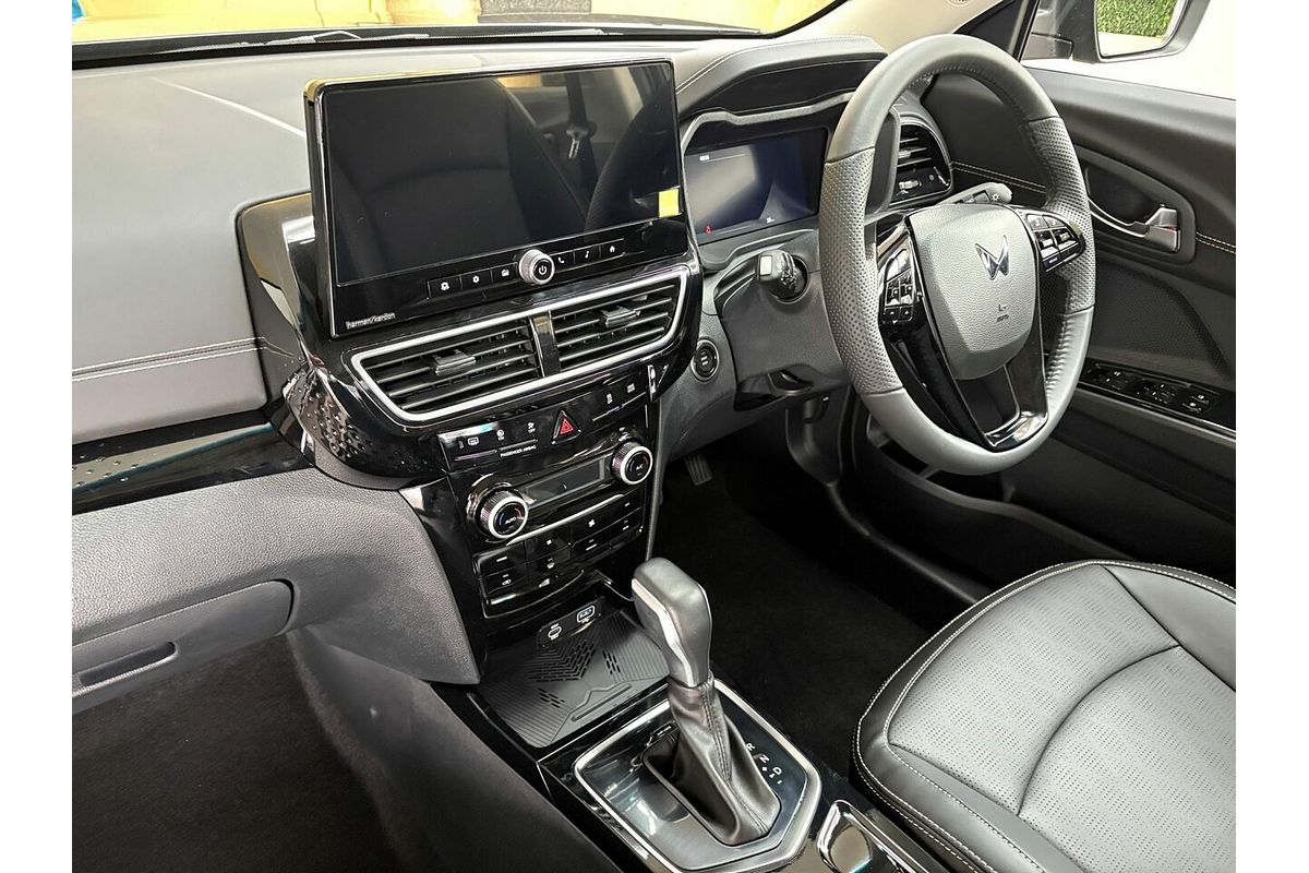 2025 Mahindra XUV 3XO AX7L