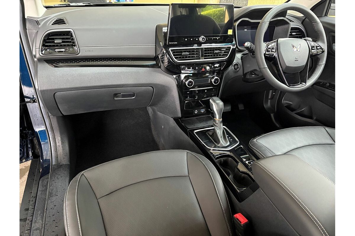 2025 Mahindra XUV 3XO AX7L