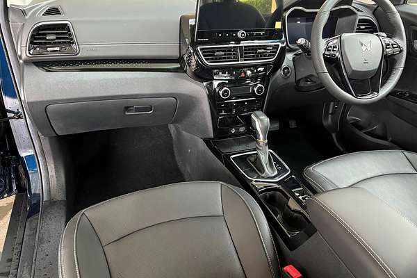 2025 Mahindra XUV 3XO AX7L