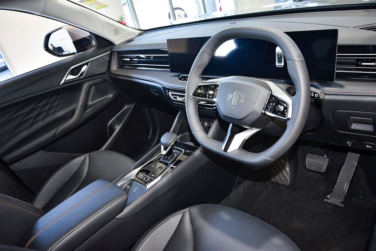 2025 MG HS Essence AS33