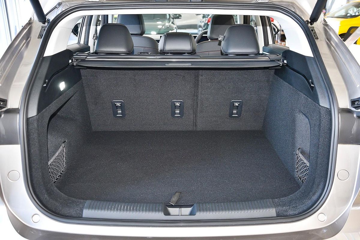 2025 MG HS Essence AS33