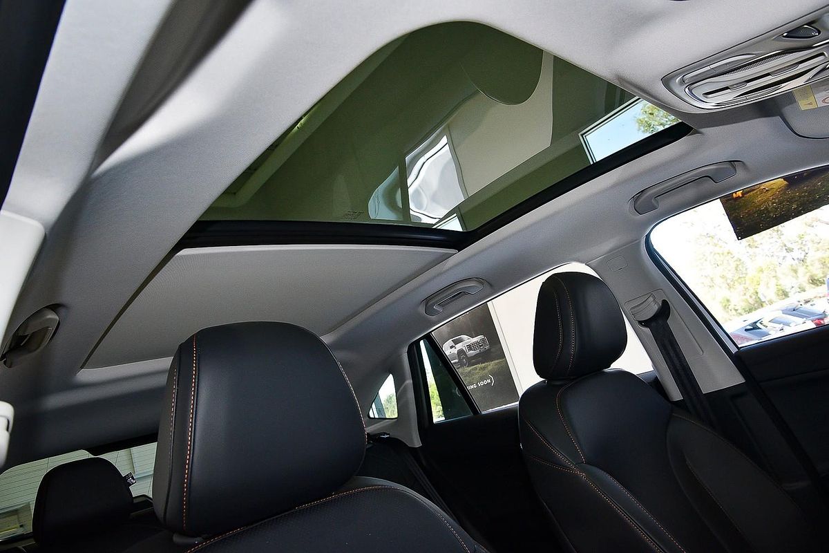 2025 MG HS Essence AS33