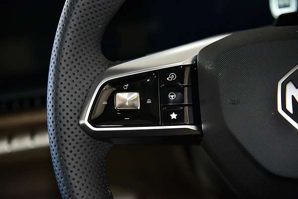 2025 MG QS Essence IS31