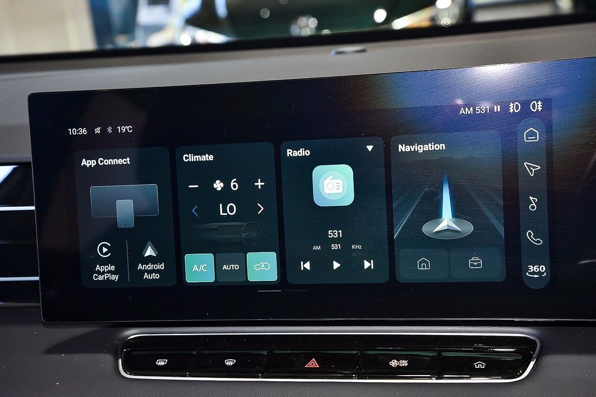 2025 MG HS Essence AS33