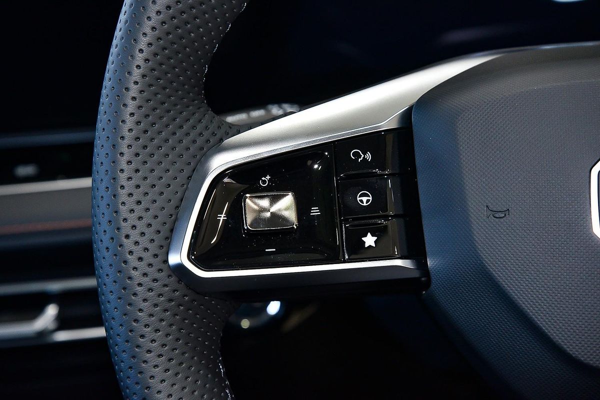 2025 MG HS Essence AS33