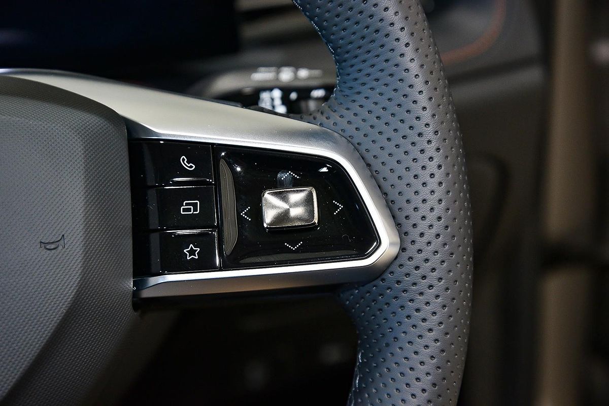 2025 MG HS Essence AS33