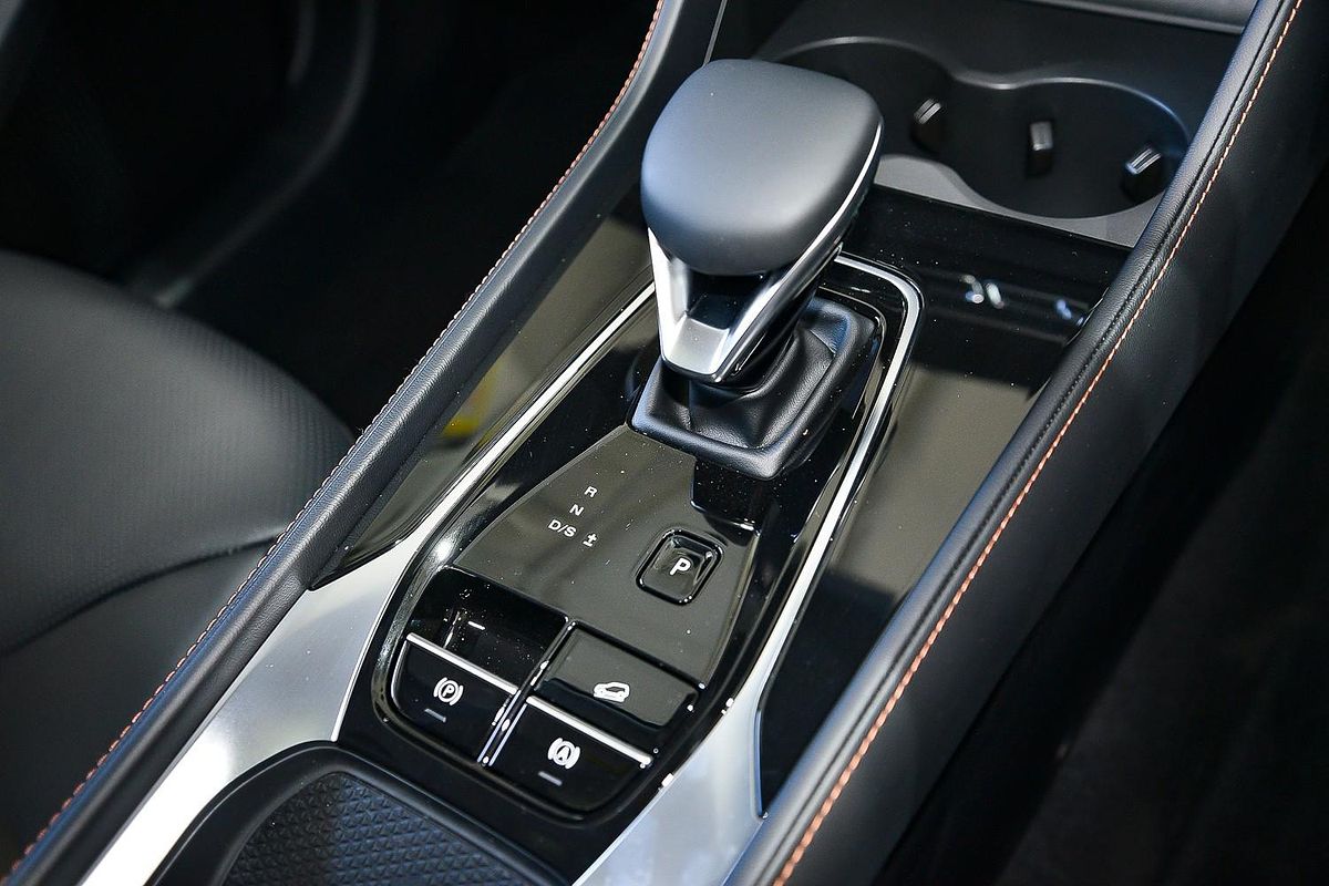 2025 MG HS Essence AS33