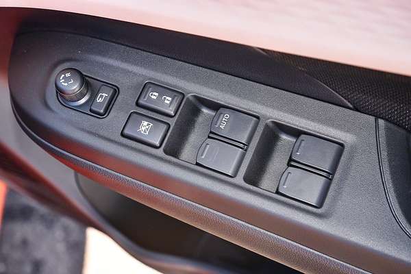 2025 Suzuki Swift Hybrid GLX UZ