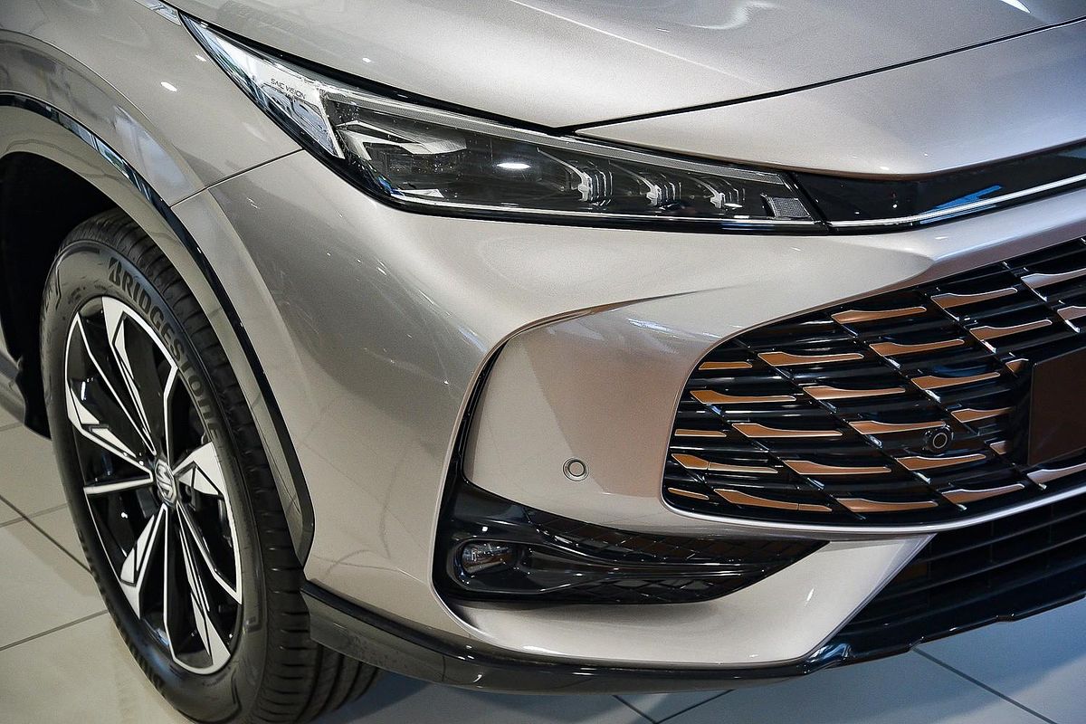 2025 MG HS Essence AS33