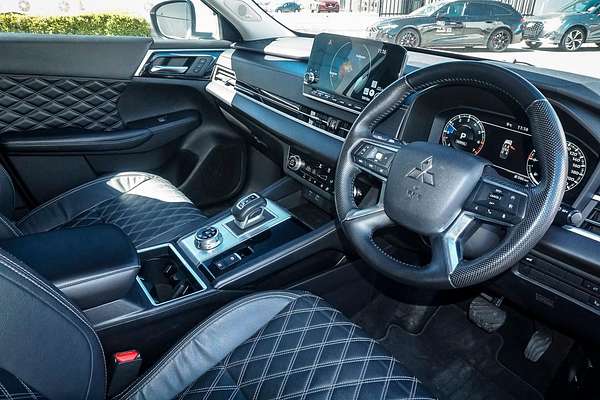 2022 Mitsubishi Outlander Exceed ZM