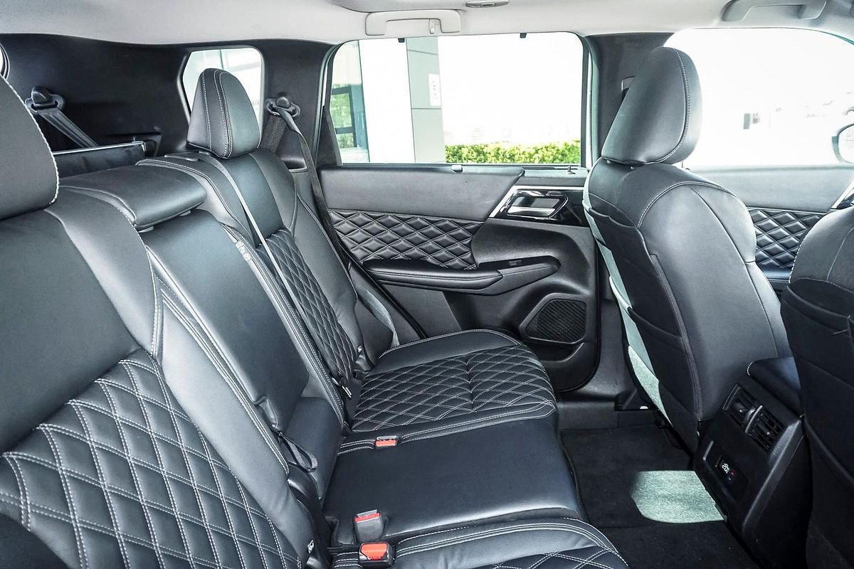 2022 Mitsubishi Outlander Exceed ZM