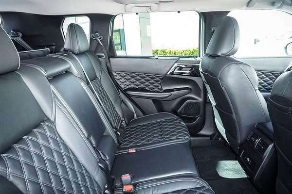 2022 Mitsubishi Outlander Exceed ZM