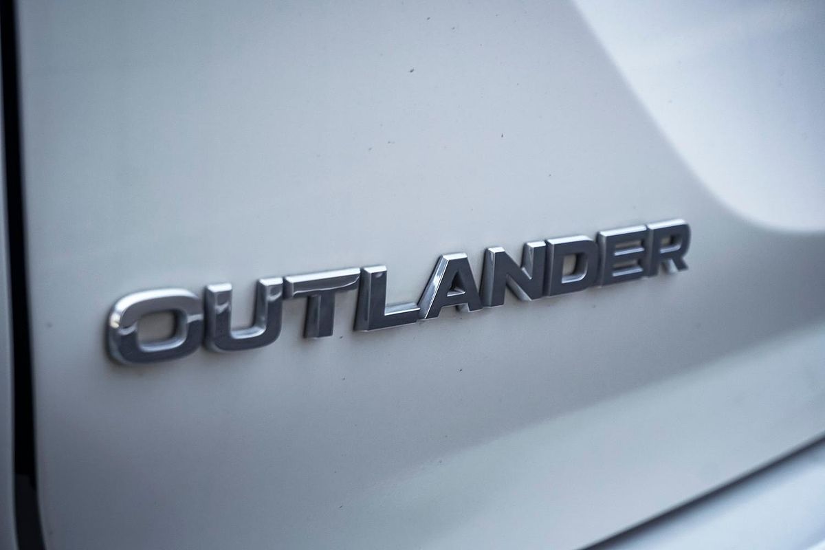 2022 Mitsubishi Outlander Exceed ZM