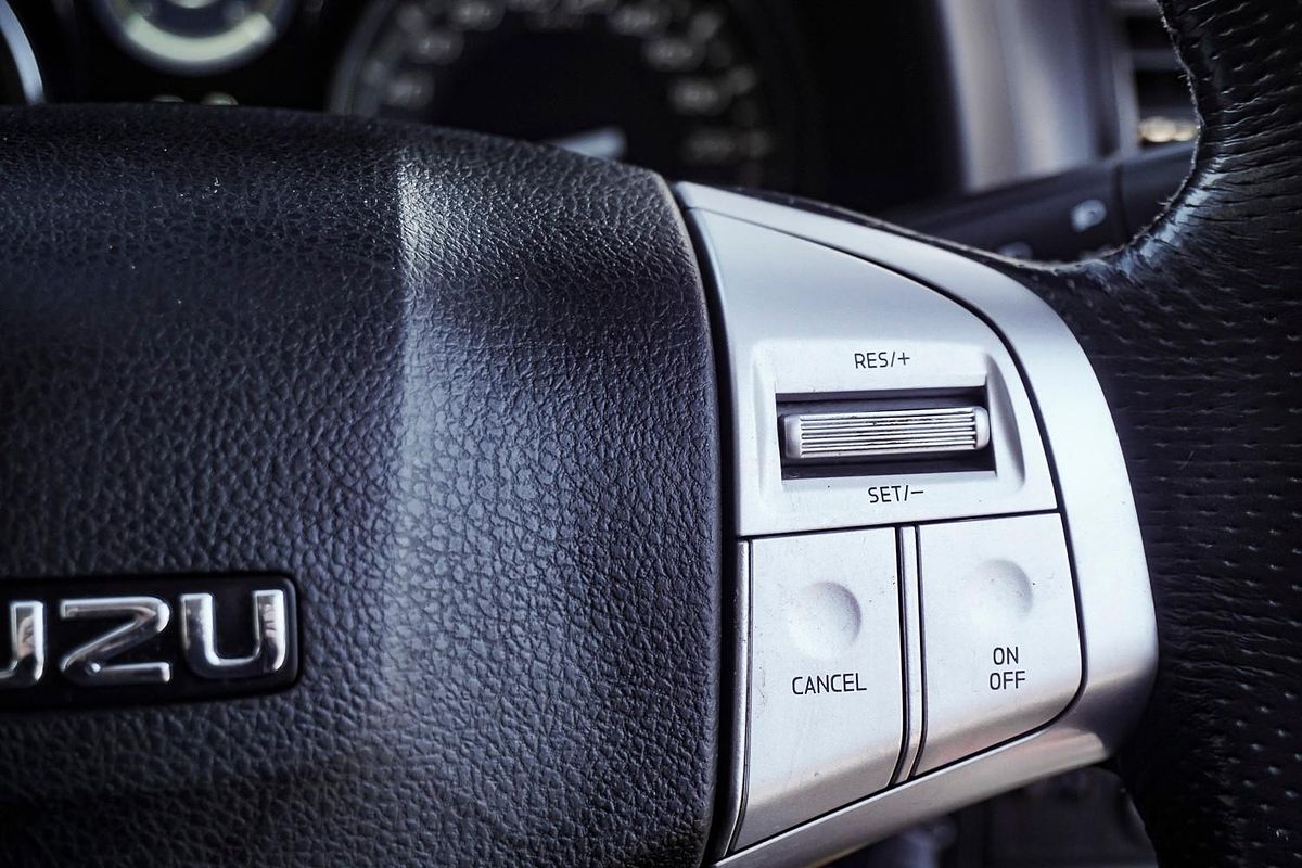 2021 Isuzu MU-X LS-M