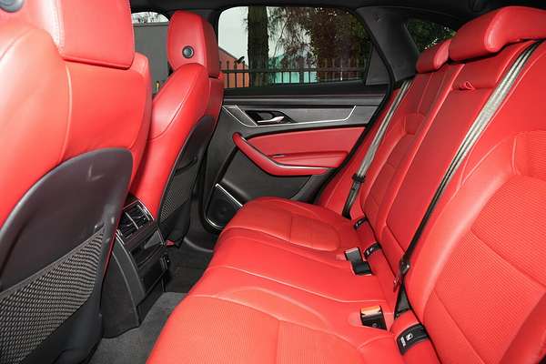 2023 Jaguar F-PACE P250 R-Dynamic SE X761