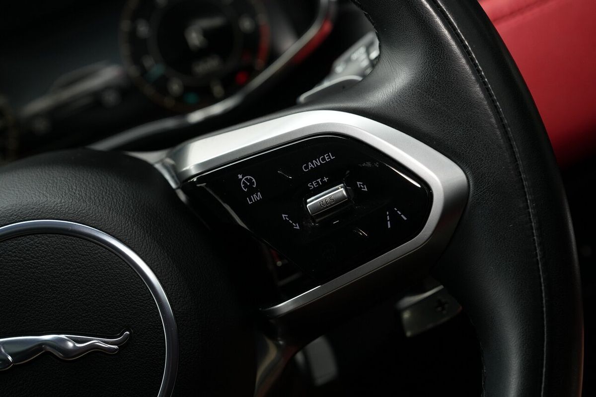 2023 Jaguar F-PACE P250 R-Dynamic SE X761