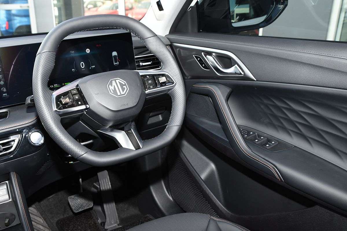 2025 MG HS Super Hybrid Essence AS33P
