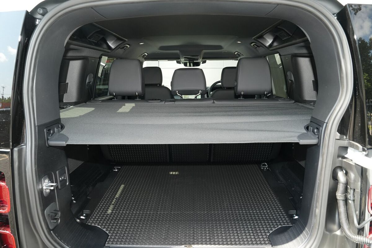 2025 Land Rover Defender 110 D250 S L663