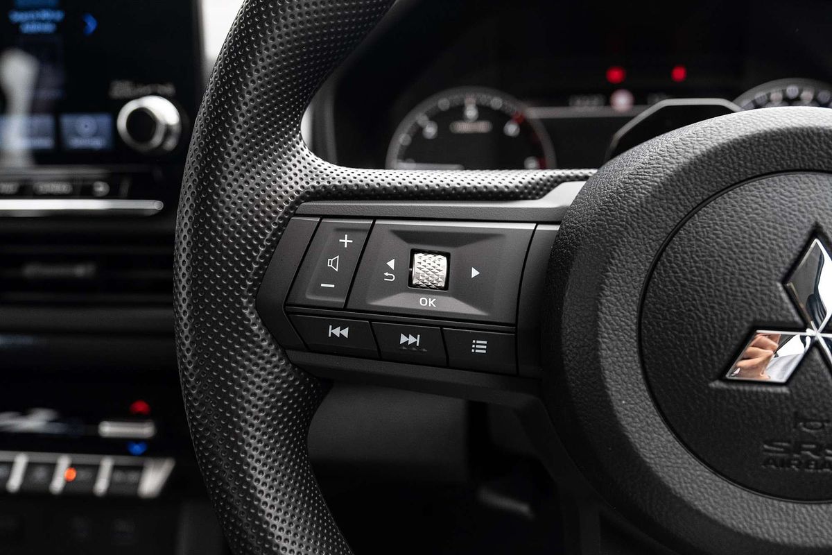 2025 Mitsubishi Triton GLX MV 4X4