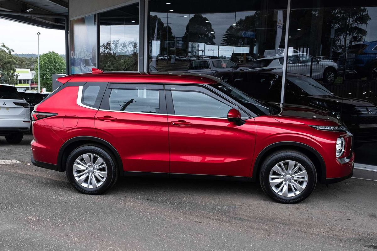 2024 Mitsubishi Outlander ES ZM