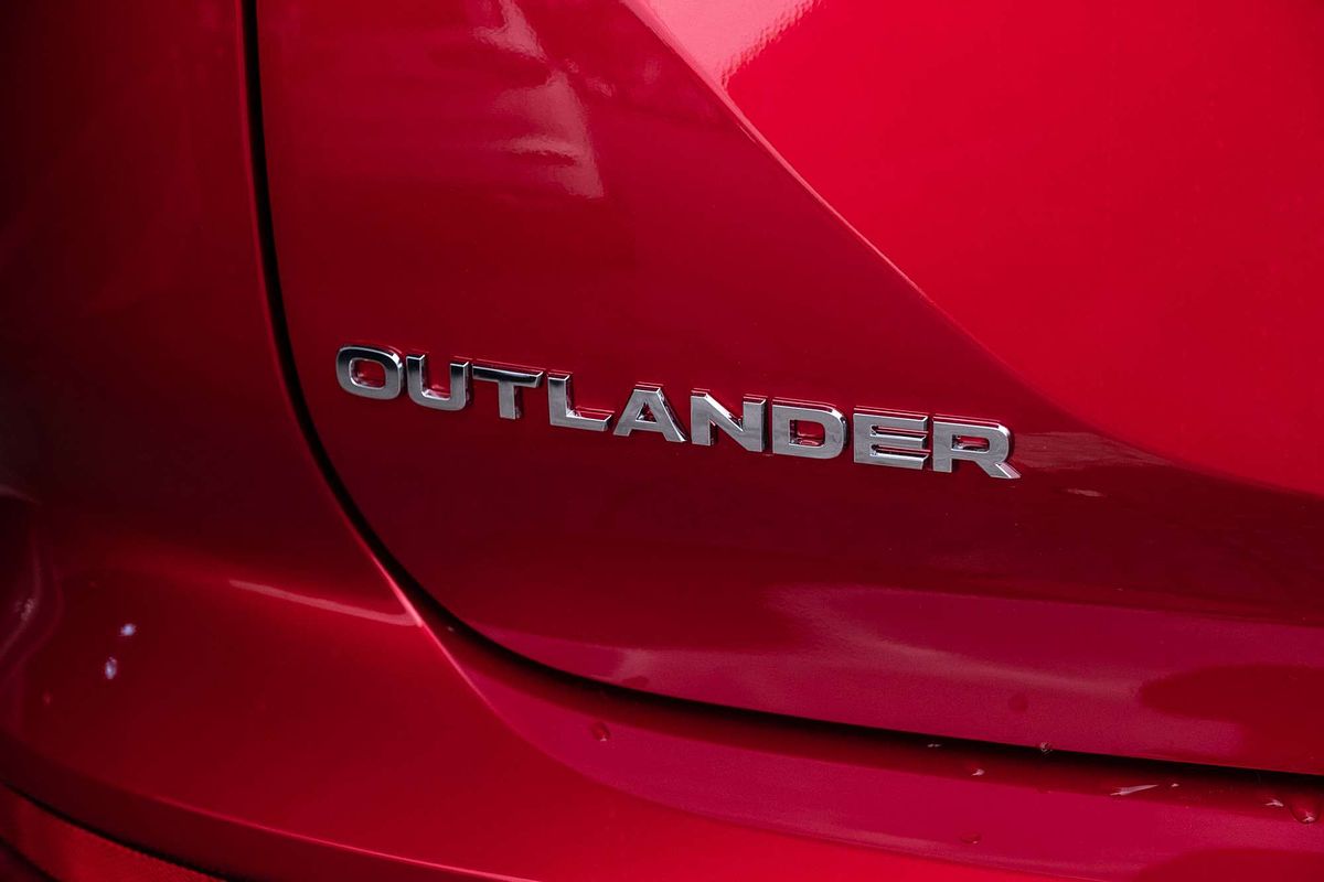 2024 Mitsubishi Outlander ES ZM