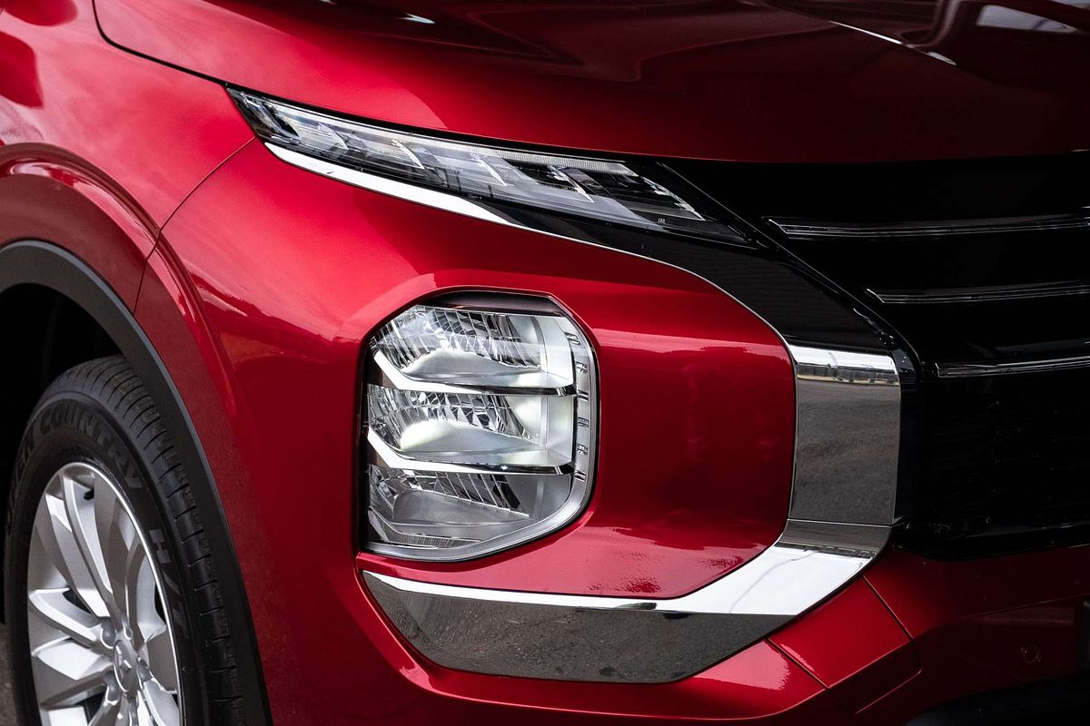 2024 Mitsubishi Outlander ES ZM