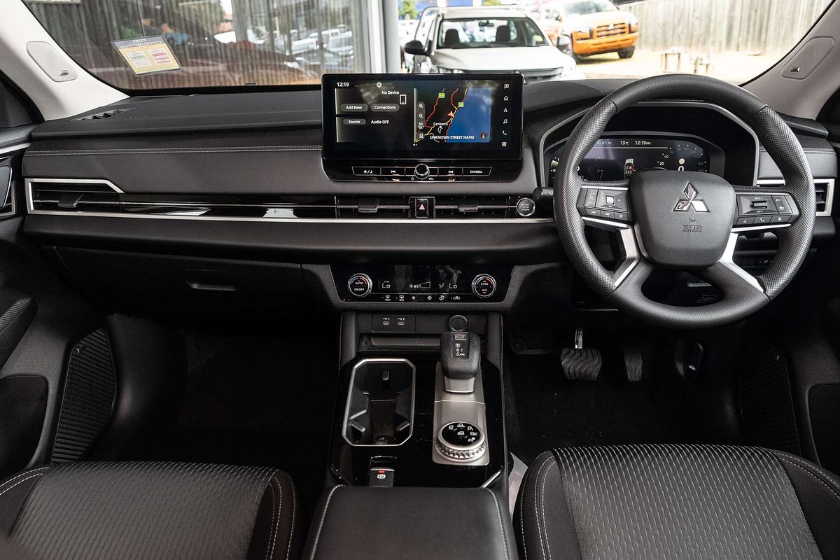 2024 Mitsubishi Outlander ES ZM