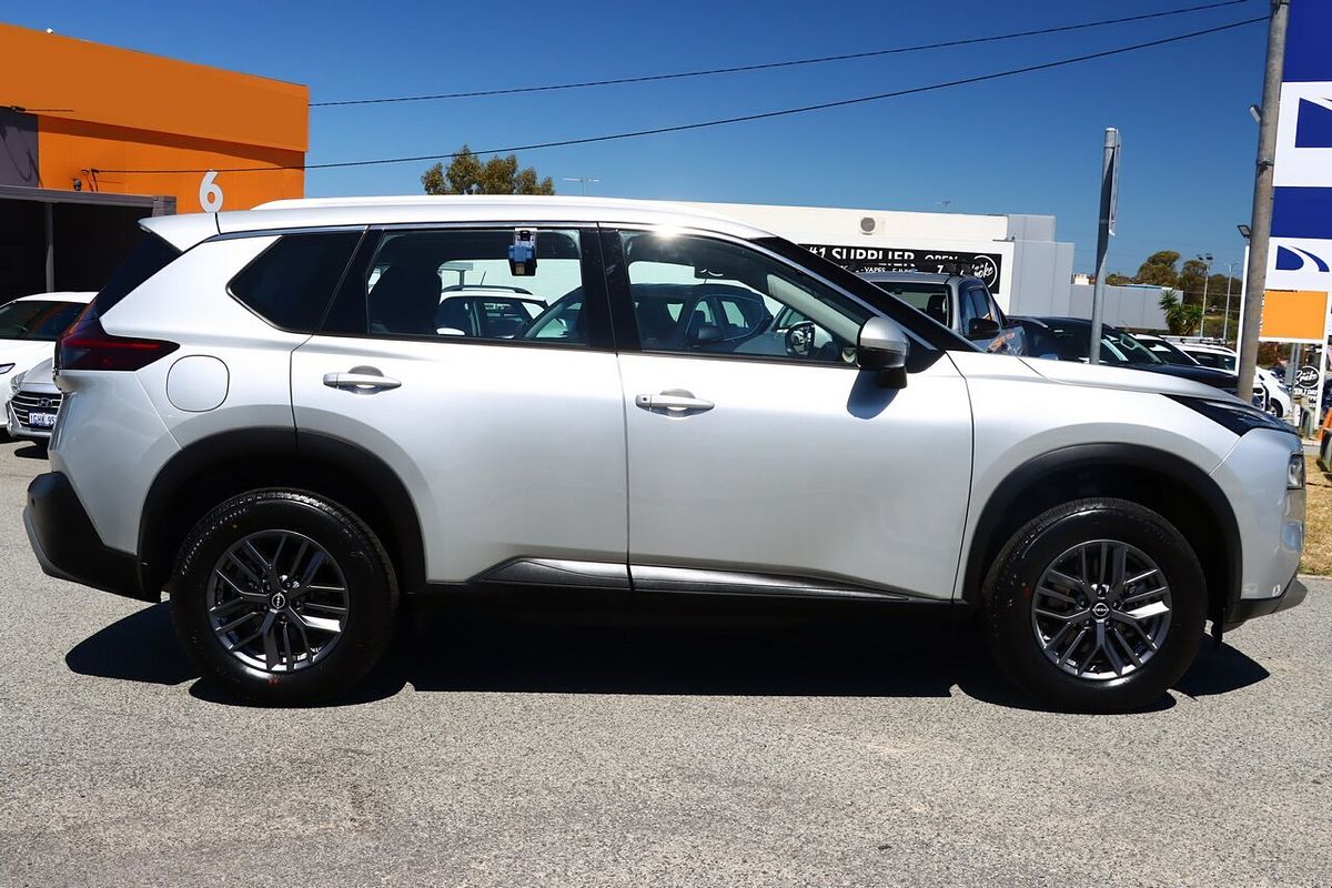 2024 Nissan X-TRAIL ST T33