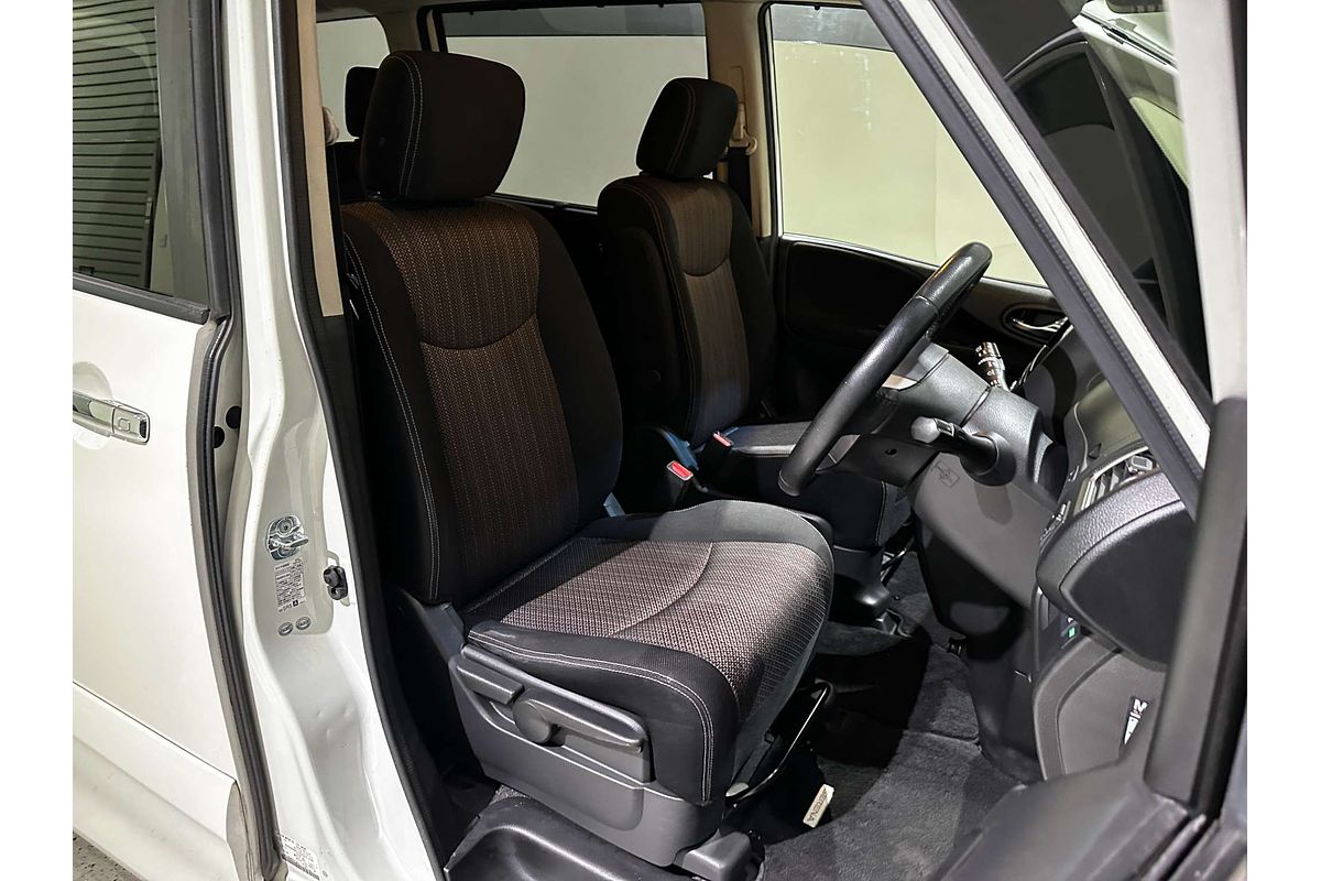 2016 Nissan Serena Highway Star V C26