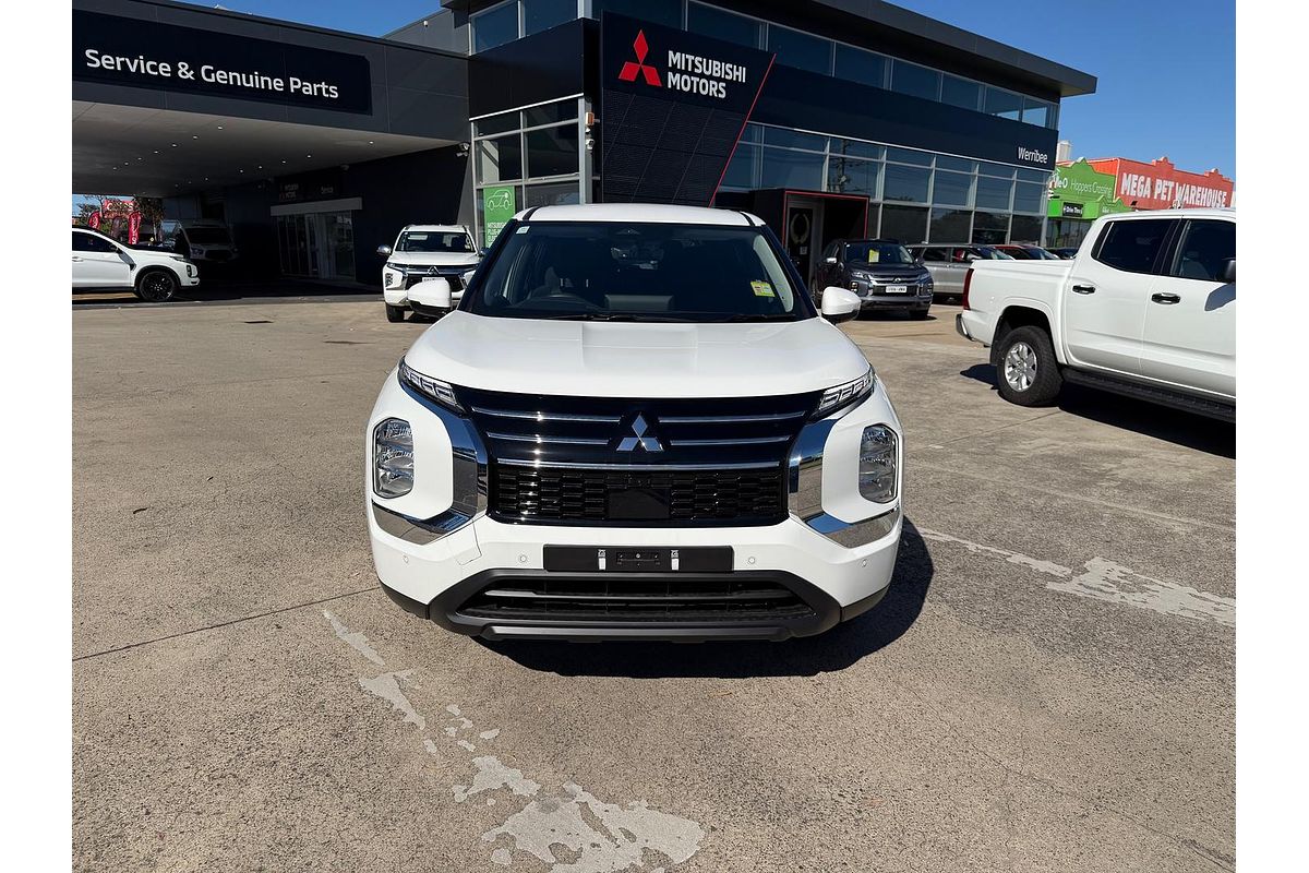 2025 Mitsubishi Outlander ES ZM