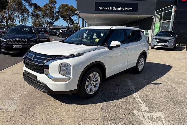 2025 Mitsubishi Outlander ES ZM