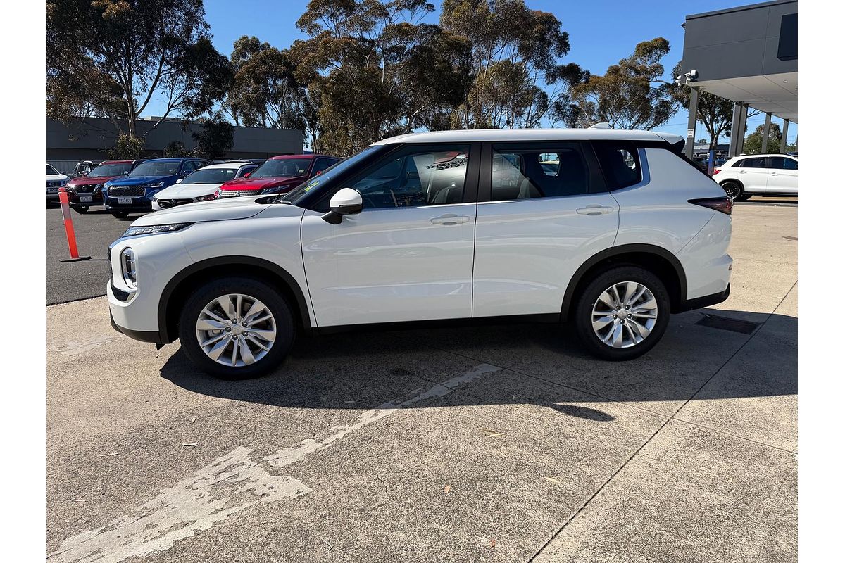 2025 Mitsubishi Outlander ES ZM