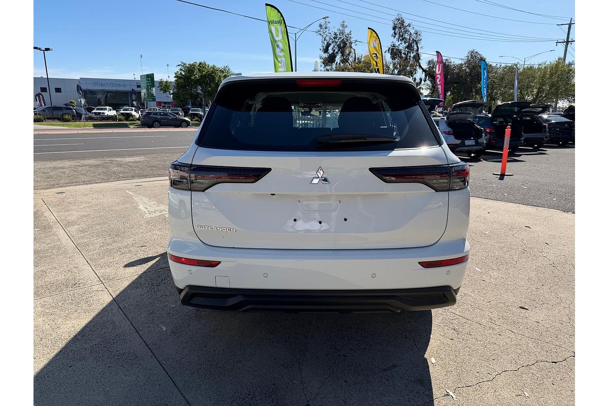 2025 Mitsubishi Outlander ES ZM