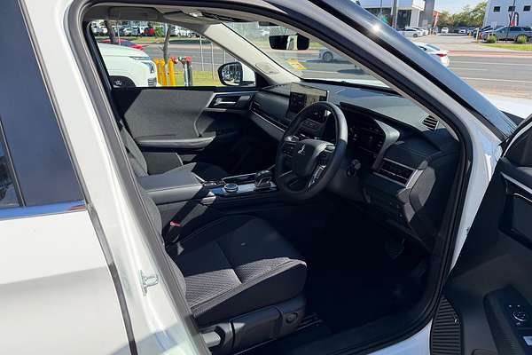 2025 Mitsubishi Outlander ES ZM