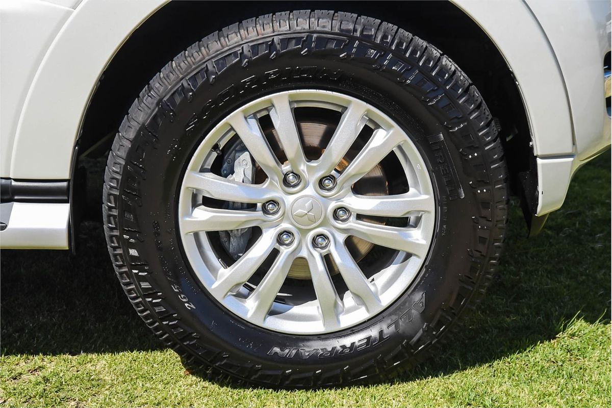 2016 Mitsubishi Pajero GLS NX