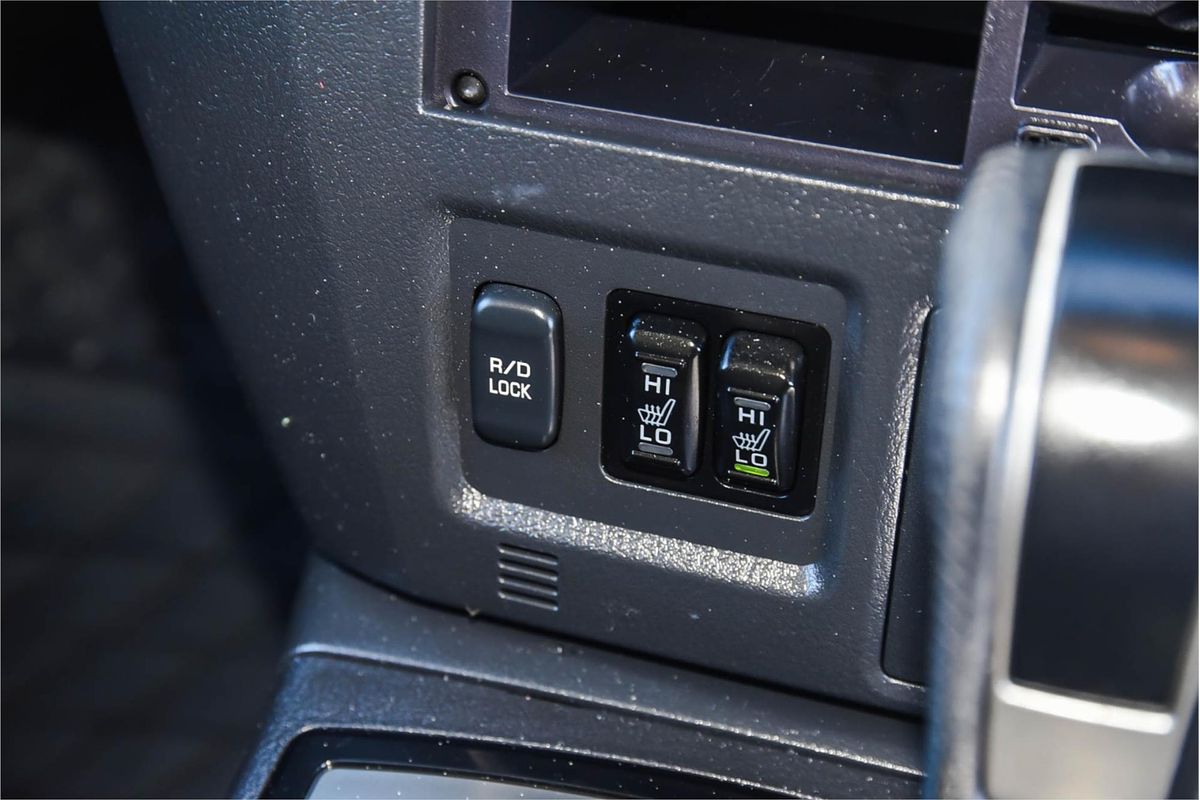 2016 Mitsubishi Pajero GLS NX