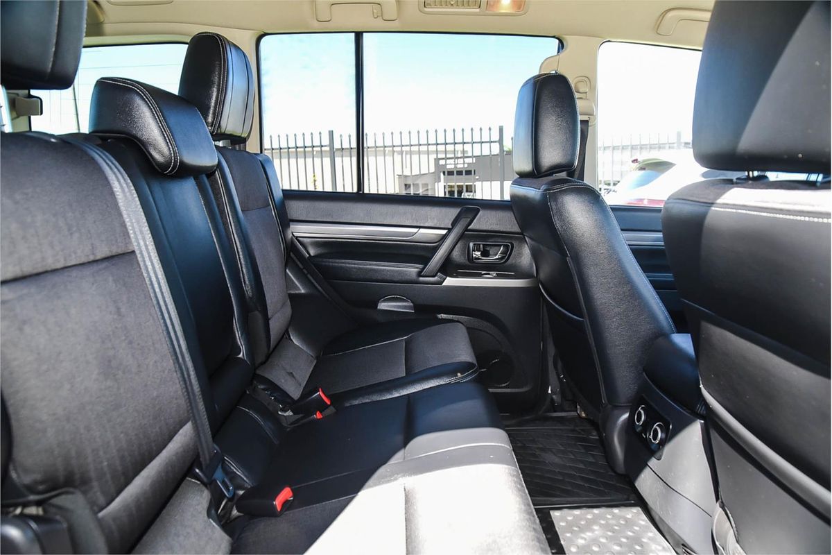 2016 Mitsubishi Pajero GLS NX