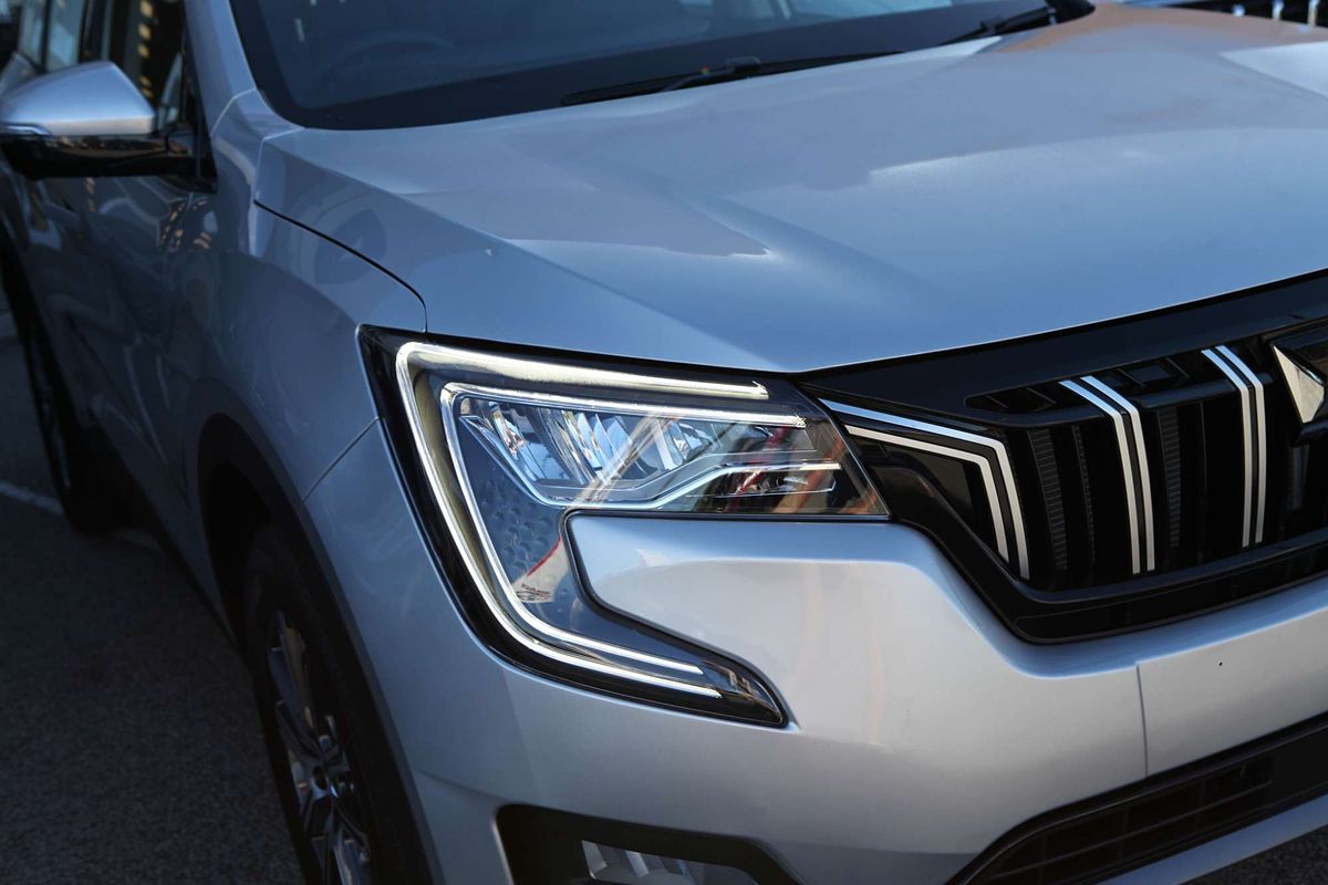 2025 Mahindra XUV700 AX7L