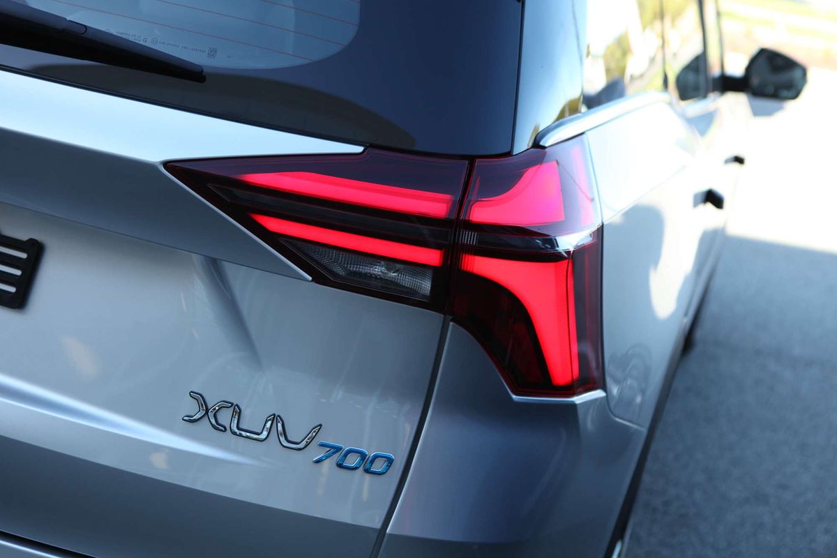 2025 Mahindra XUV700 AX7L
