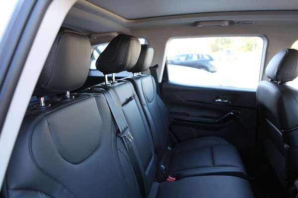 2025 Mahindra XUV700 AX7L