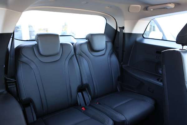 2025 Mahindra XUV700 AX7L